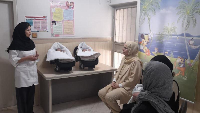 برگزاری جلسه آموزشی مشاوره تخصصی شیردهی برای دوقلوها در مراکز خدمات جامع سلامت